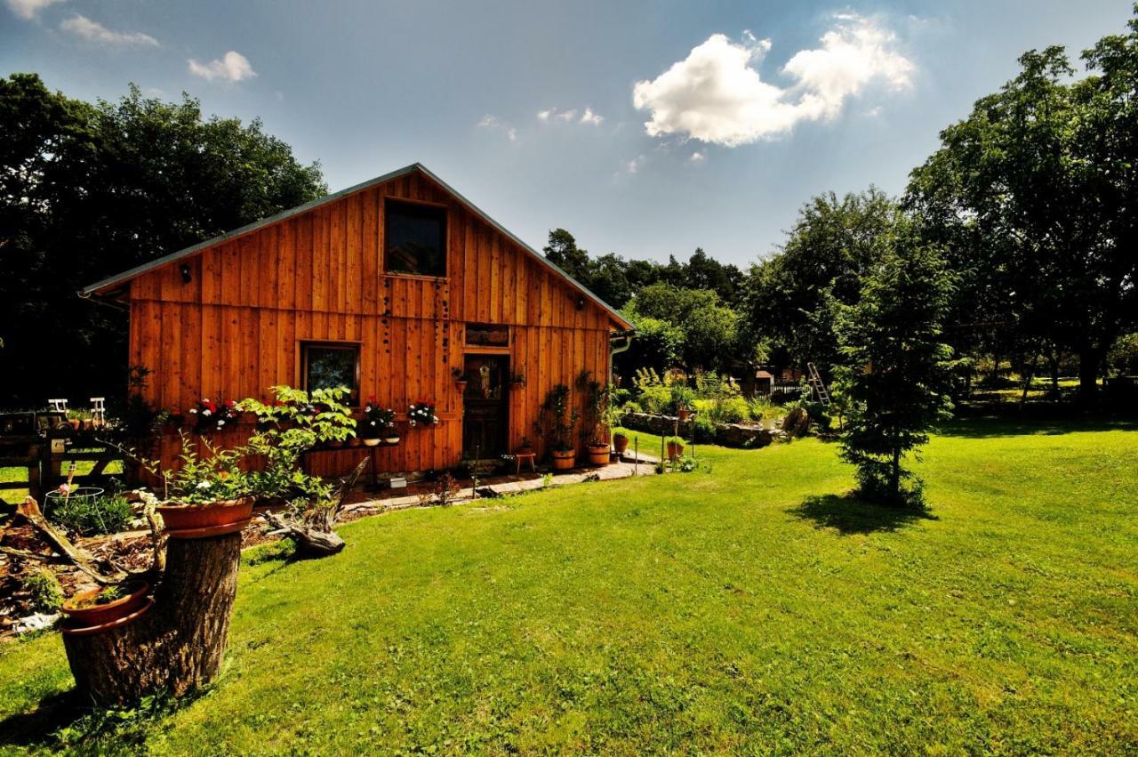 Na Samote U Vcelina Homestay